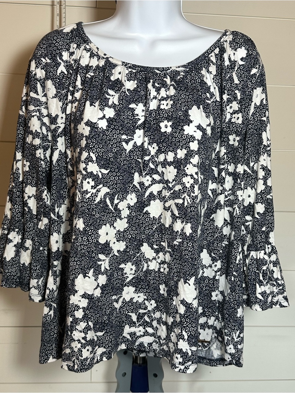 #183 Women’s Black & White Floral Peasant Top